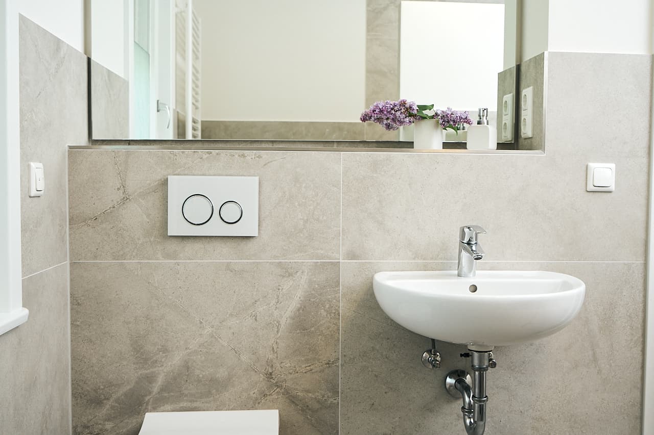 Modern bathroom with large grey tiles.